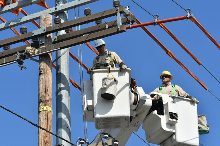 Overhead transmission crew at work.