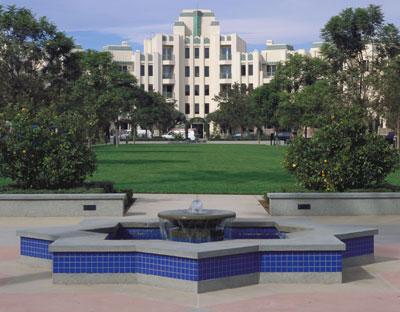 Star shaped water fountain utilizing recycled water